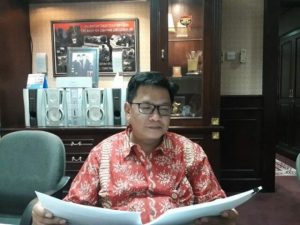 Drs. HM Ramadhan, MMT, Ketua DEWAS Perlindungan Konsumen Borneo Kaltim meminta Agar Edukasi Hukum kepada Mahasiswa ditingkatkan.