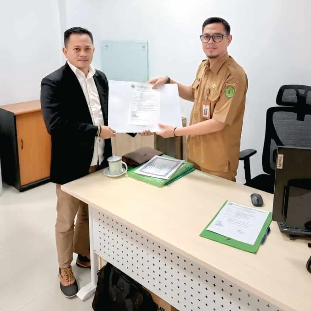 Penyerahan TDLPK baru LPKSM Borneo Kalimantan oleh DPPKUKM Kaltim di Samarinda